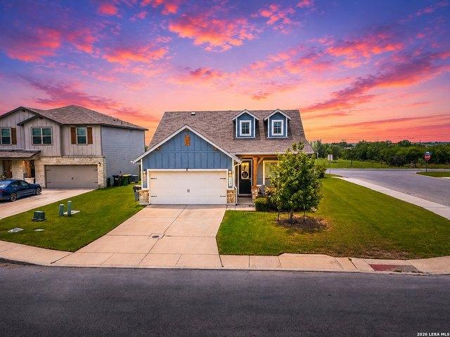 House for sale in Saint Hedwig, Texas
