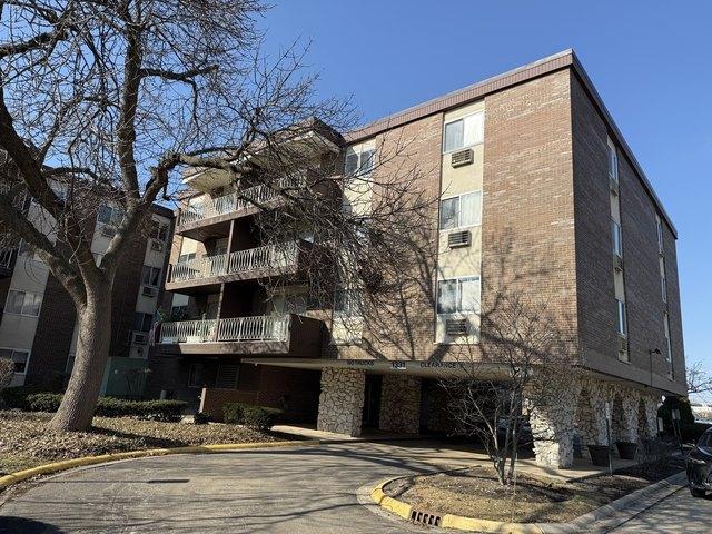 Condo for sale in Lombard, Illinois
