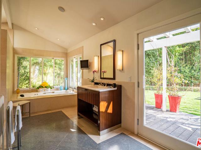 Property for rent in Canoga Park, California