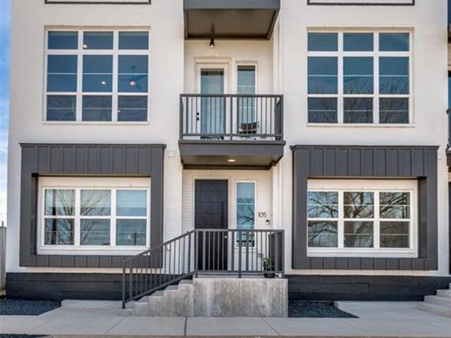 Townhouse for sale in Farmers Branch, Texas