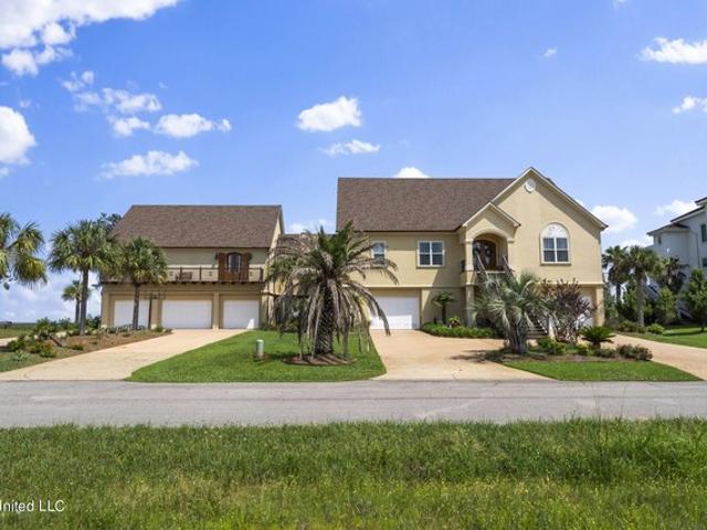 House for sale in Diamondhead, Mississippi