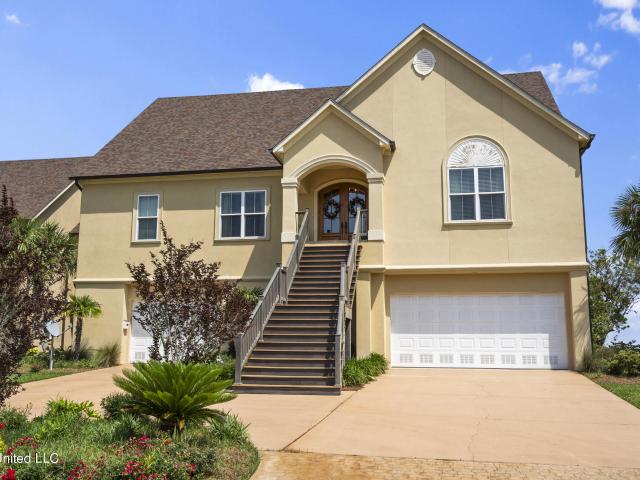 House for sale in Diamondhead, Mississippi