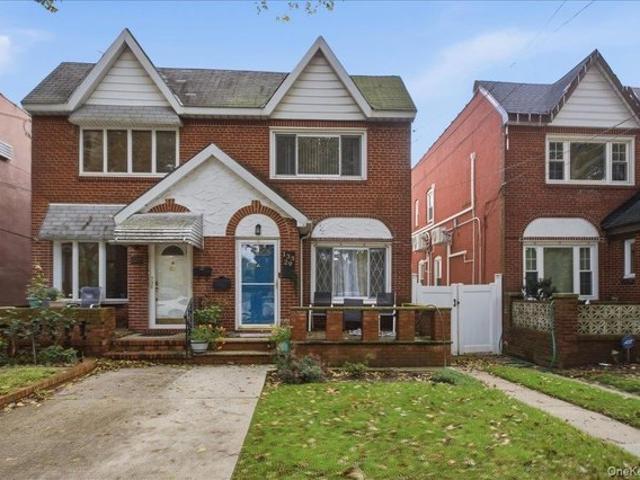 House for sale in Ozone Park, New York