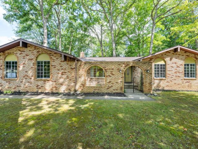 House for sale in Lake Fenton, Fenton