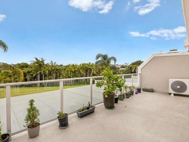 Apartment for sale in Whangaparaoa