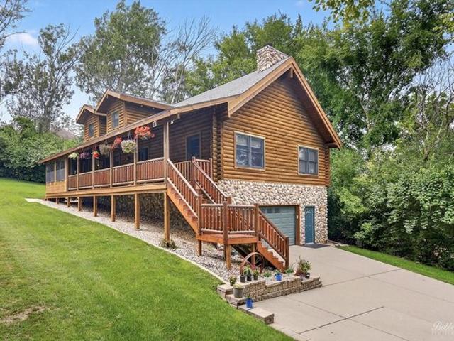 House for sale in Mchenry, Illinois