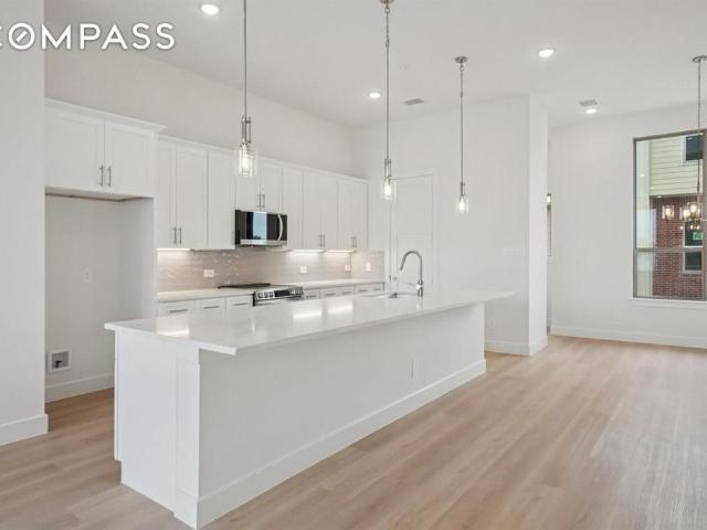 Townhouse for sale in Farmers Branch, Texas