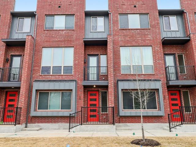 Townhouse for sale in Farmers Branch, Texas