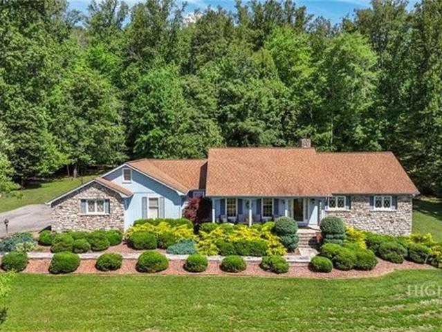 House for sale in Purlear, North Carolina