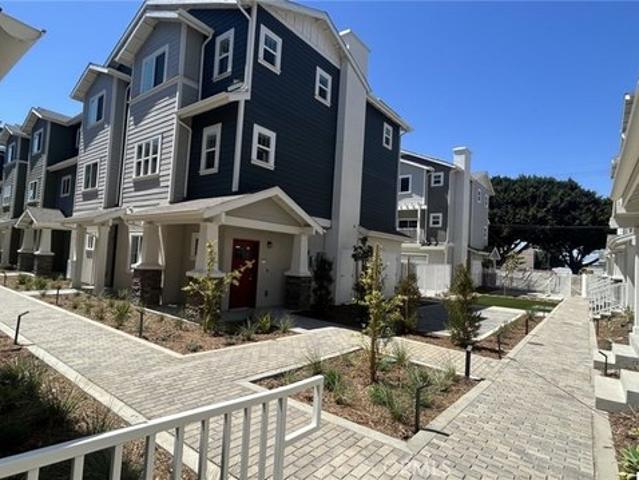 Townhouse for sale in Long Beach, California