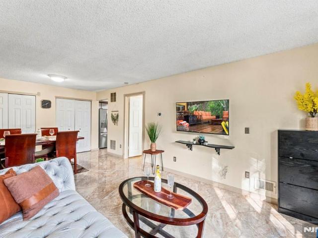 Condo for sale in Darlington Ridge, Mahwah
