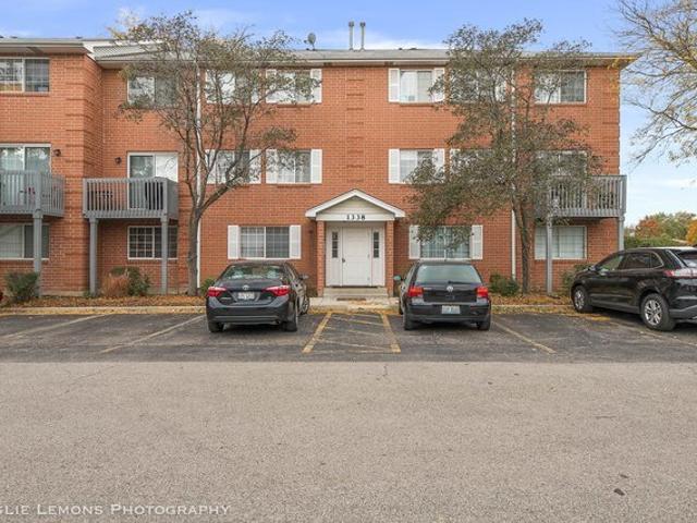 Condo for sale in Wheaton, Illinois