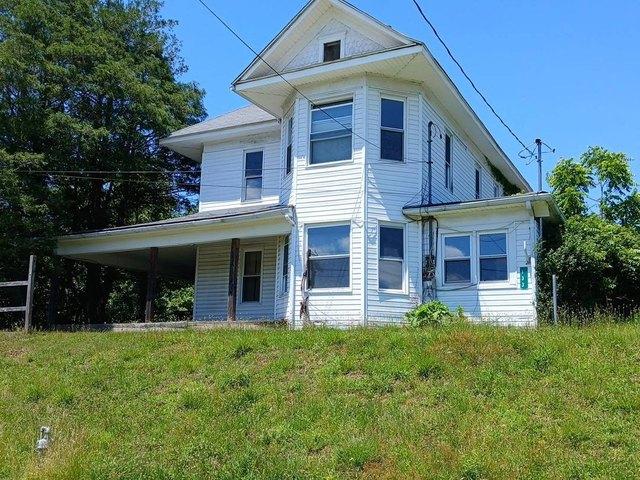 House for sale in Gandeeville, West Virginia