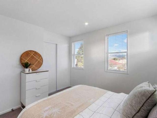 Townhouse for rent in Heathcote, Canterbury
