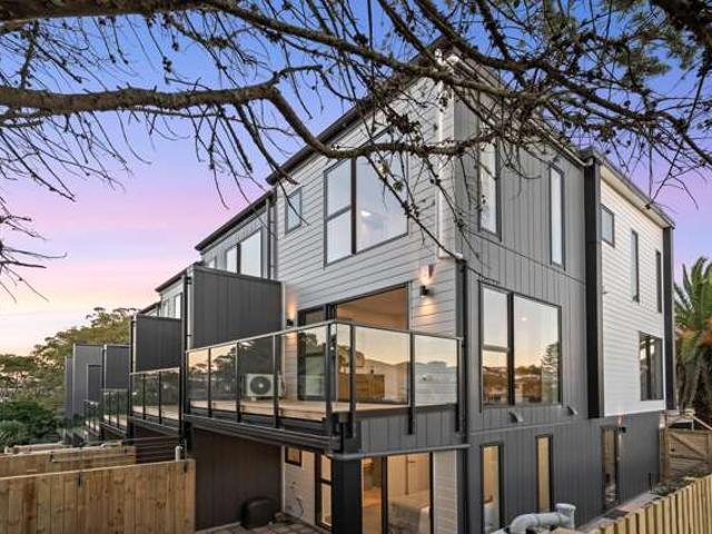 Townhouse for sale in Paremoremo