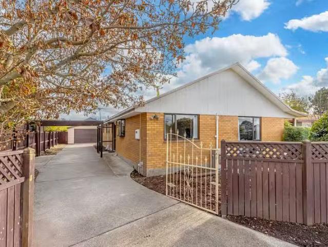 House for sale in Chaslands, Canterbury