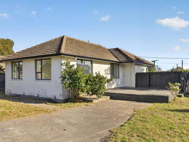 House for sale in Chaslands, Canterbury