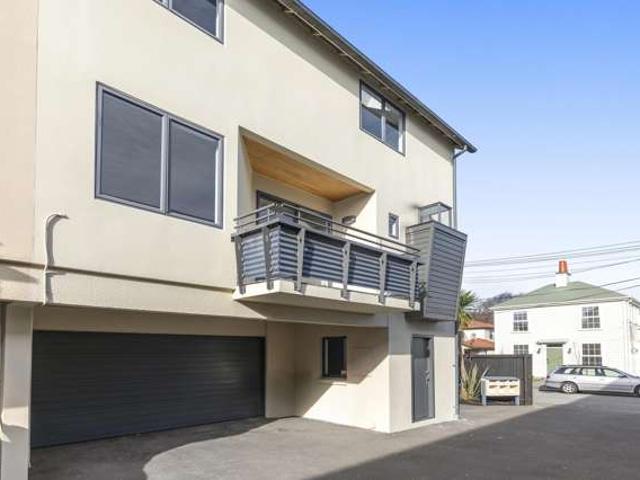 Townhouse for sale in Heathcote, Canterbury