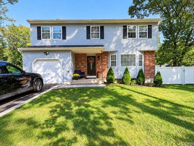 House for sale in Manor Park, Town of Brookhaven