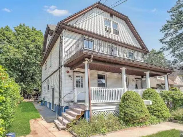 House for rent in Teaneck