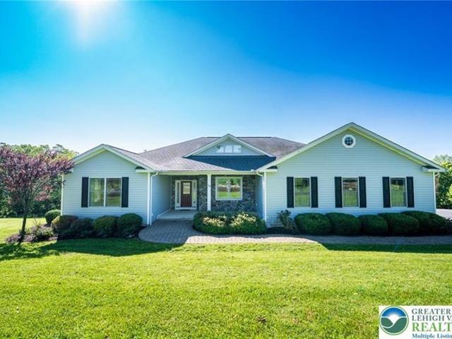 House for sale in Mount Bethel, Pennsylvania