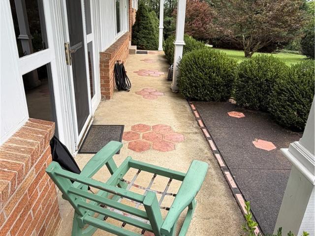House for sale in Laughlintown, Pennsylvania