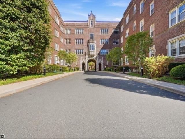 Condo for sale in Summit, New Jersey