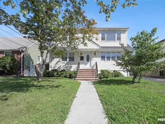 House for sale in Elmwood Park, New Jersey