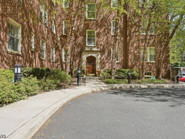 Townhouse for sale in Summit, New Jersey