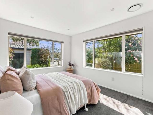 House for sale in Chaslands, Canterbury