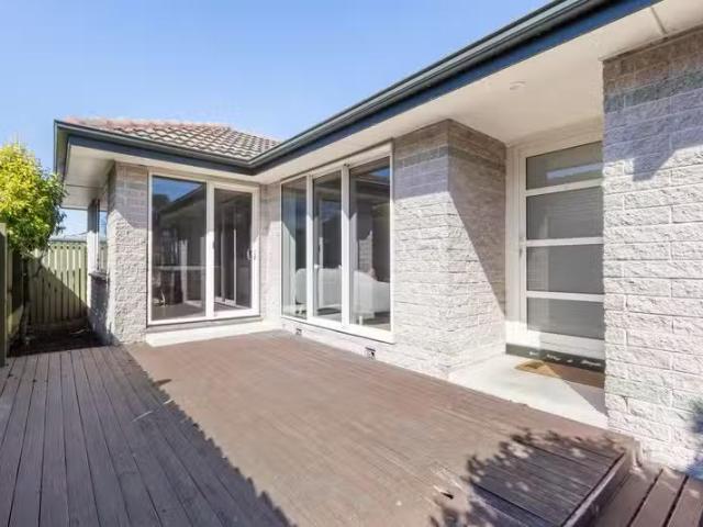 House for sale in Chaslands, Canterbury