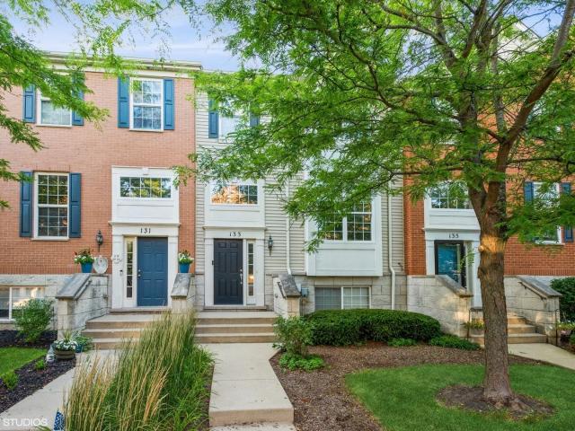 Townhouse for rent in Gilberts, Illinois
