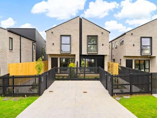 Townhouse for sale in Henderson, Henderson-Massey
