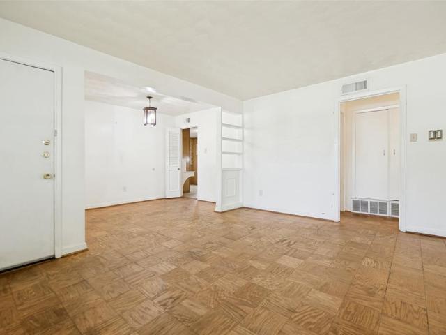 House for sale in Farmers Branch, Texas