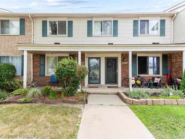 Townhouse for sale in Sterling Heights, Michigan