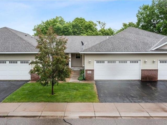 Townhouse for sale in Maple Grove