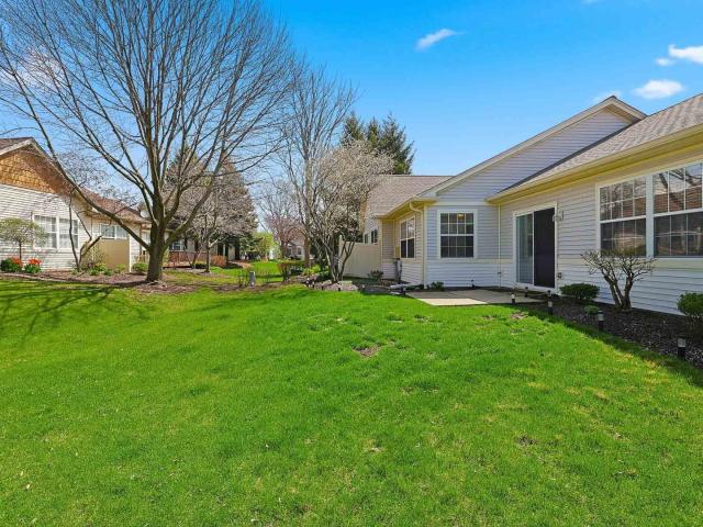 Condo for sale in Huntley, Illinois
