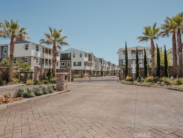 Townhouse for sale in Carson, California