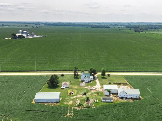 House for sale in Hinckley, Illinois