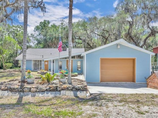 House for sale in Ocklawaha, Florida