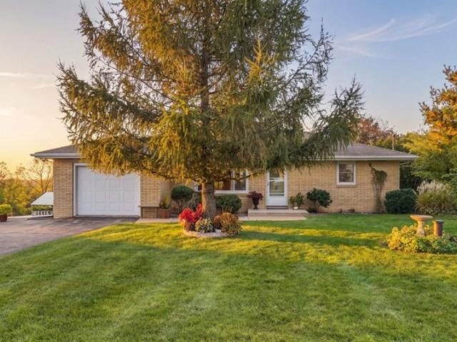 House for sale in Dubuque, Dubuque County