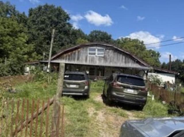 House for sale in Gandeeville, West Virginia