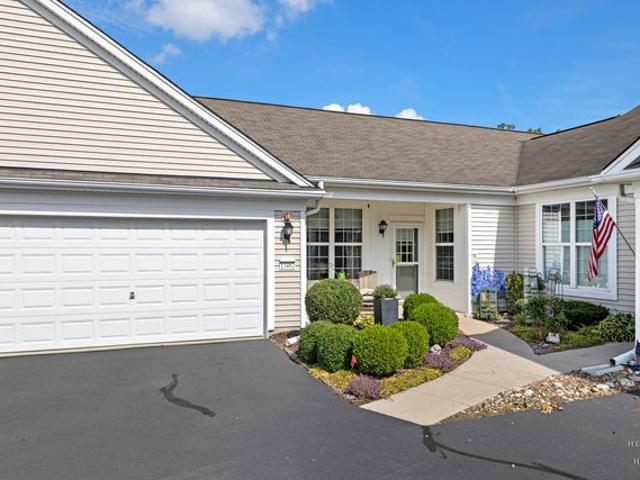 Townhouse for sale in Mchenry, Illinois