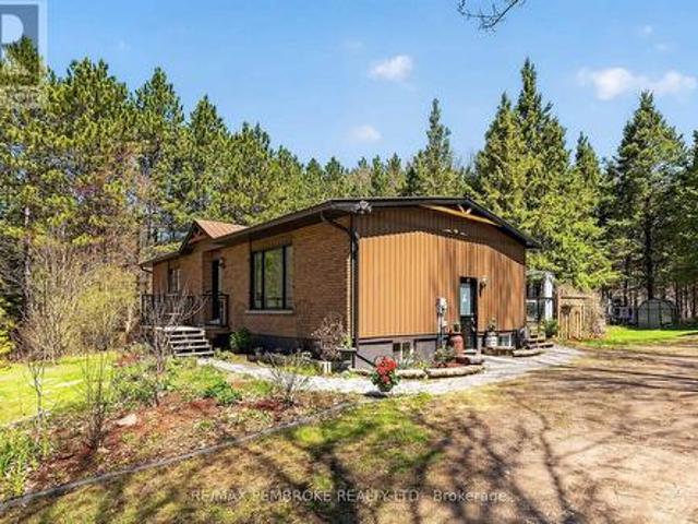 House for sale in Renfrew, Ontario