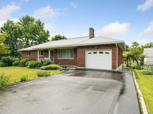 House for sale in Niskayuna, New York