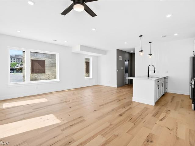 Townhouse for sale in Detroit - Shoreway, Cleveland