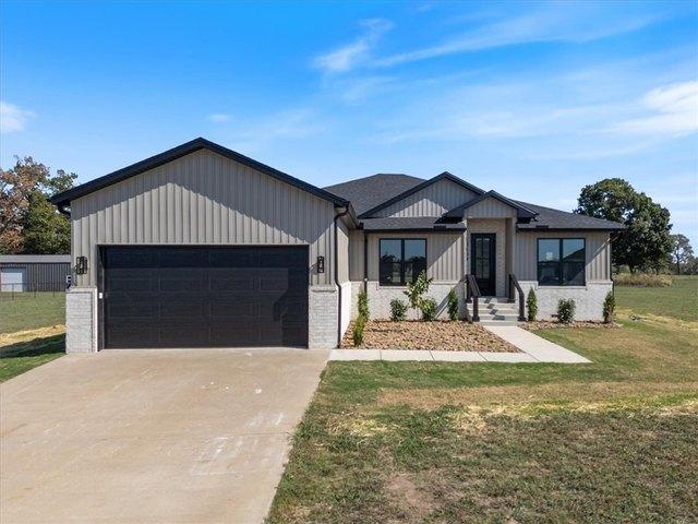 House for sale in Gravette, Benton County
