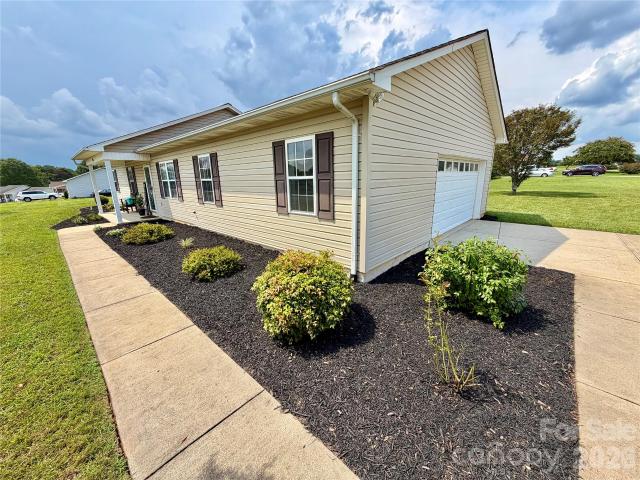House for sale in Hiddenite, North Carolina