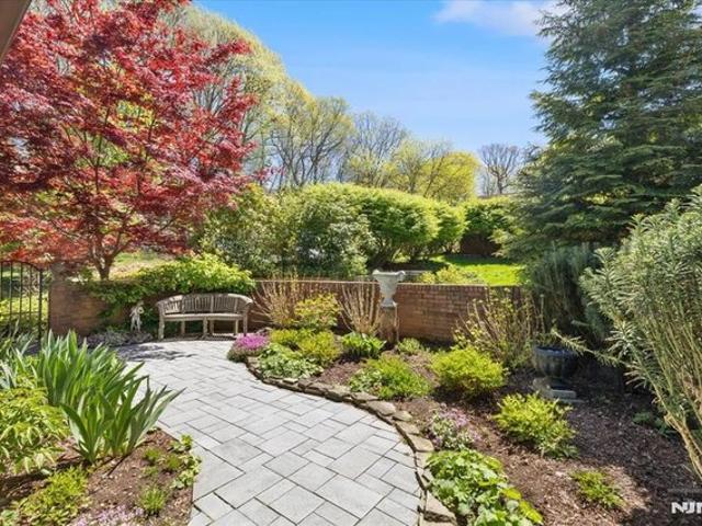 Townhouse for sale in Mahwah, New Jersey