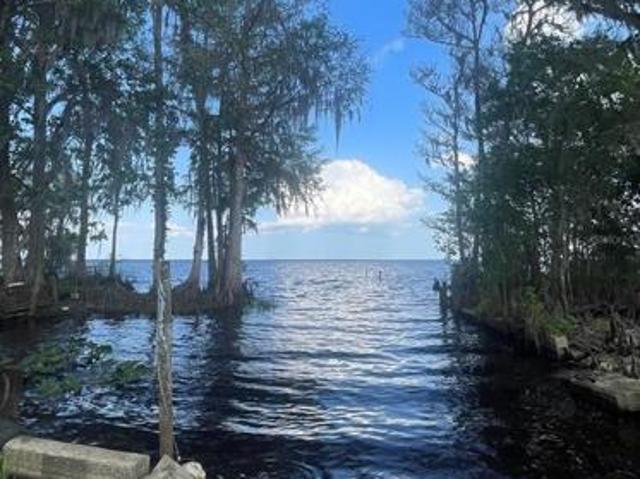 House for sale in Crescent City, Florida